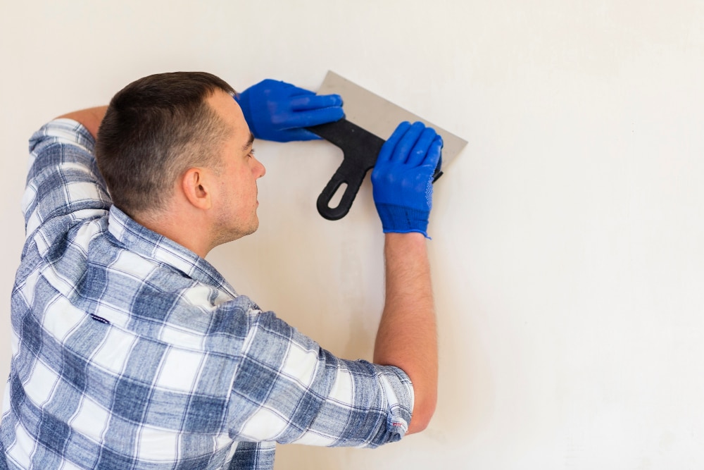 man-holding-trowel-while-working-wall man-holding-trowel-while-working-wall